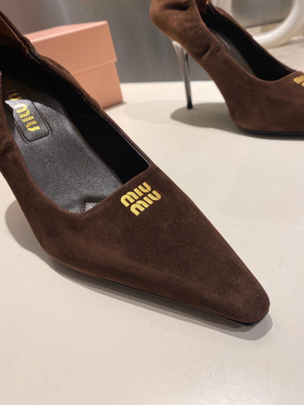 POINTED-TOE HIGH HEEL PUMPS IN CHOCOLATE SUEDE