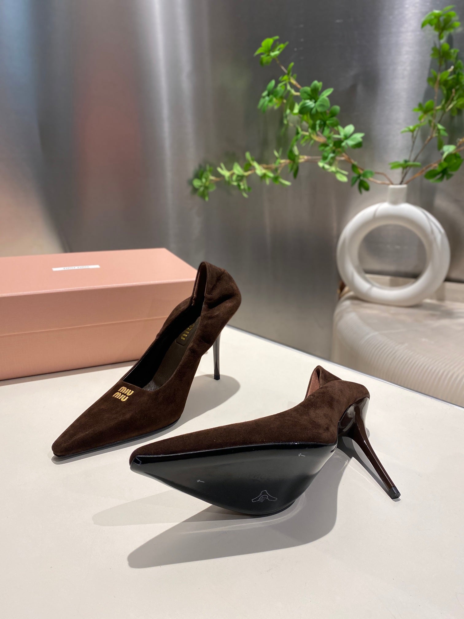 POINTED-TOE HIGH HEEL PUMPS IN CHOCOLATE SUEDE