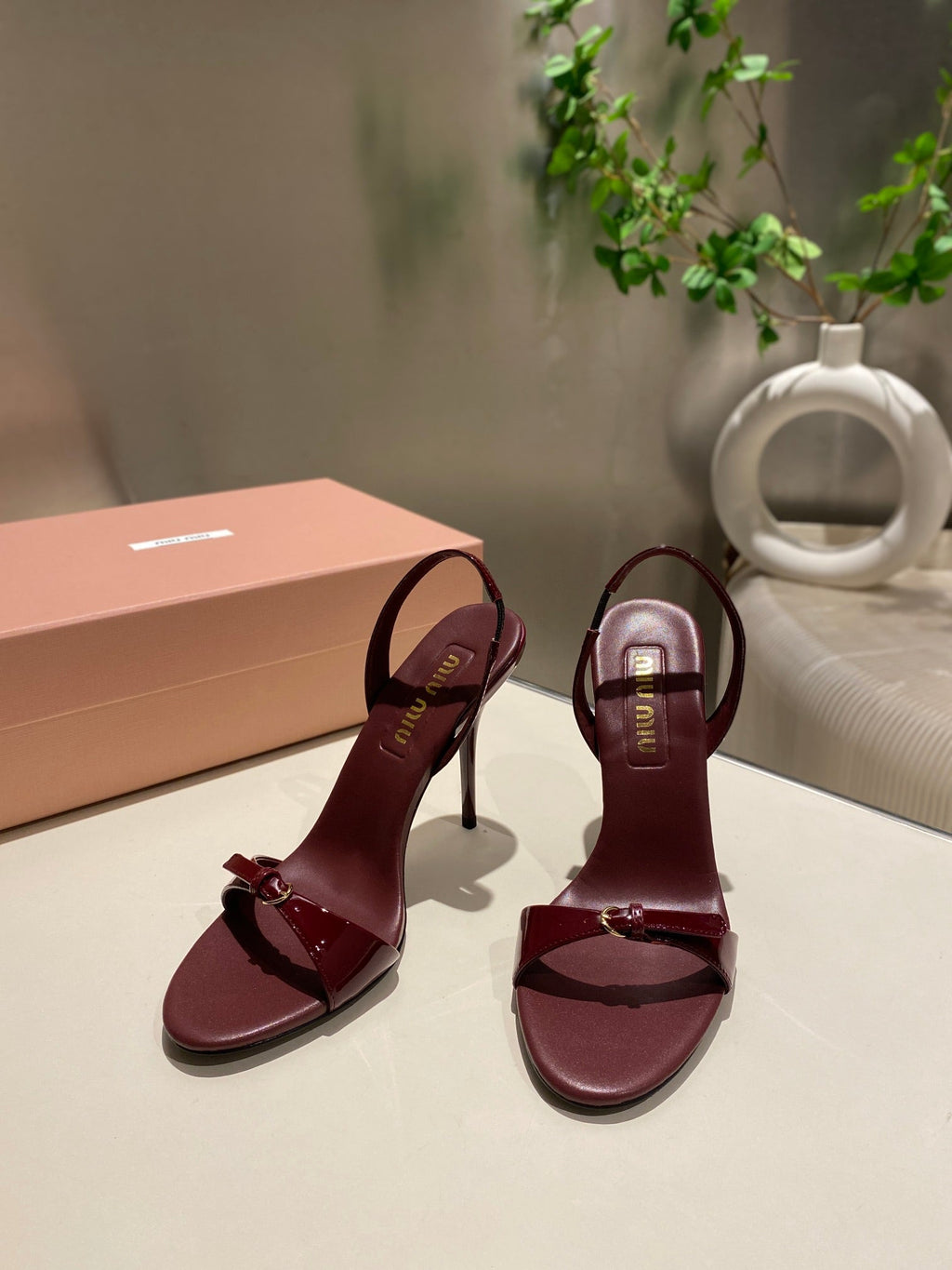 TWO STRAP HIGH HEELED SANDALS IN WINE RED GLOSSY SHEEPSKIN