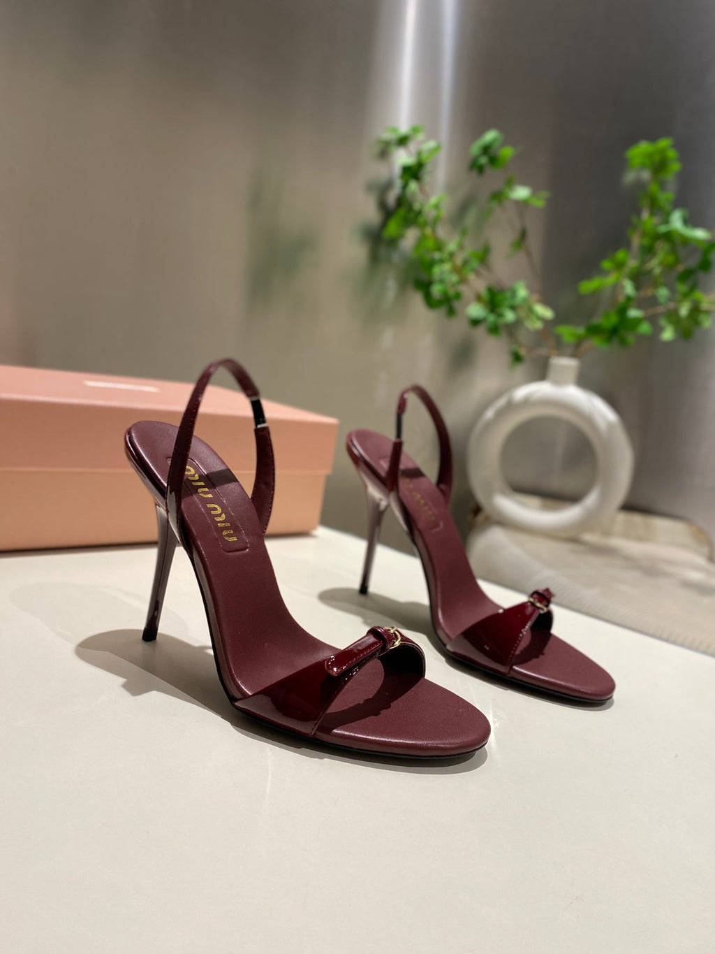 TWO STRAP HIGH HEELED SANDALS IN WINE RED GLOSSY SHEEPSKIN