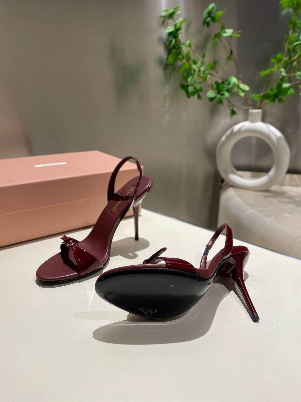 TWO STRAP HIGH HEELED SANDALS IN WINE RED GLOSSY SHEEPSKIN