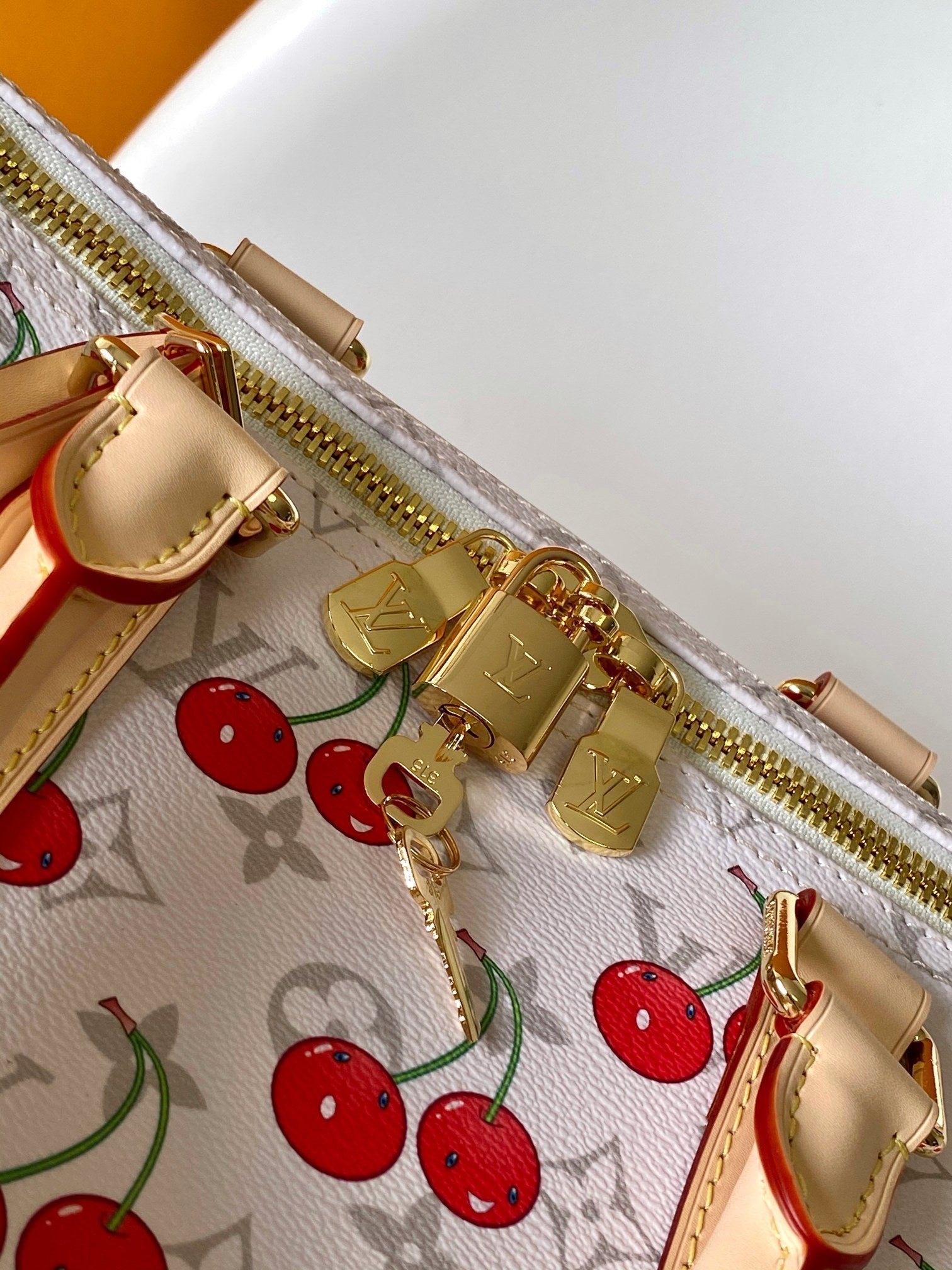 KEEPALL BANDOULIÈRE 45 IN WHITE AND RED CALFSKIN