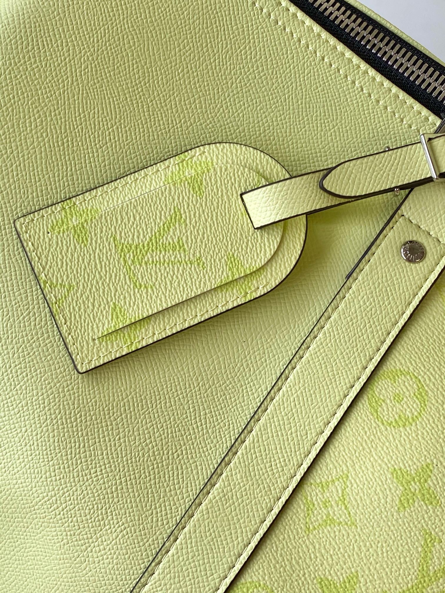 LV 25S KEEPALL BANDOULIÈRE 45 IN LIGHT OLIVE GREEN CALFSKIN SILVER HARDWARE