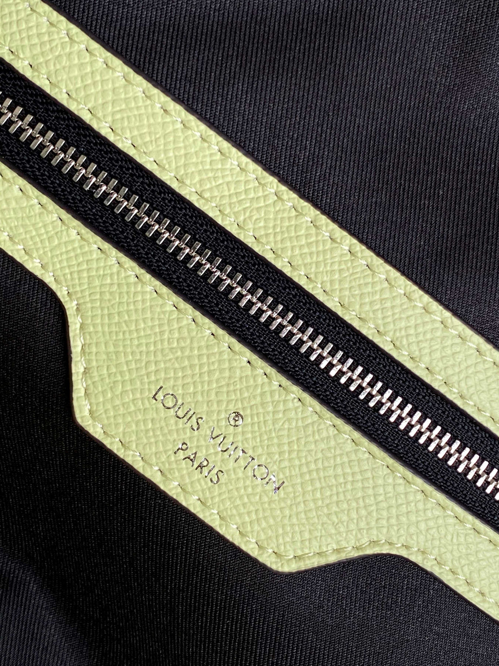 LV 25S KEEPALL BANDOULIÈRE 45 IN LIGHT OLIVE GREEN CALFSKIN SILVER HARDWARE