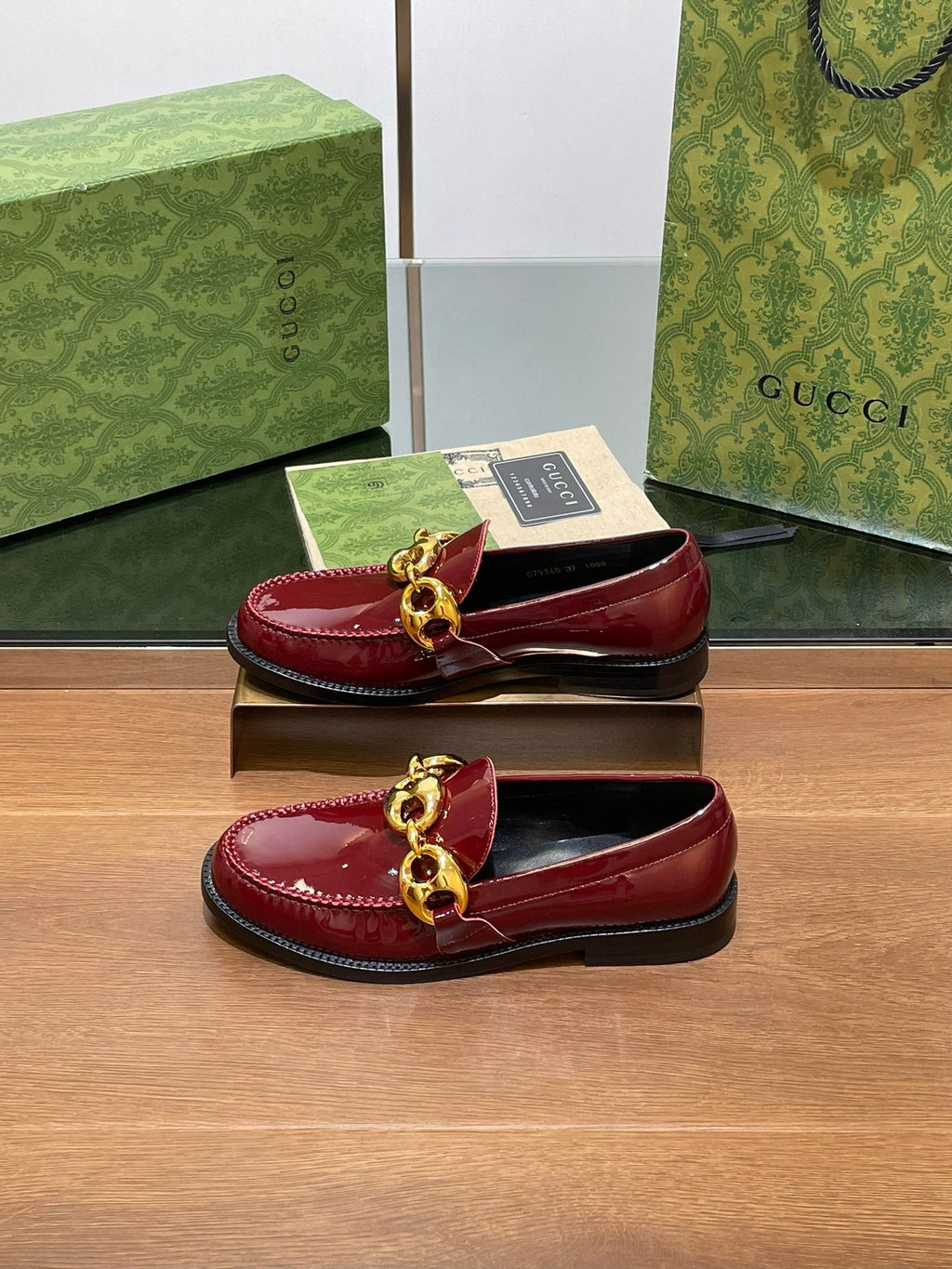 GG LOAFER SHOES IN BLOOD RED CALFSKIN WITH GOLD HARDWARE