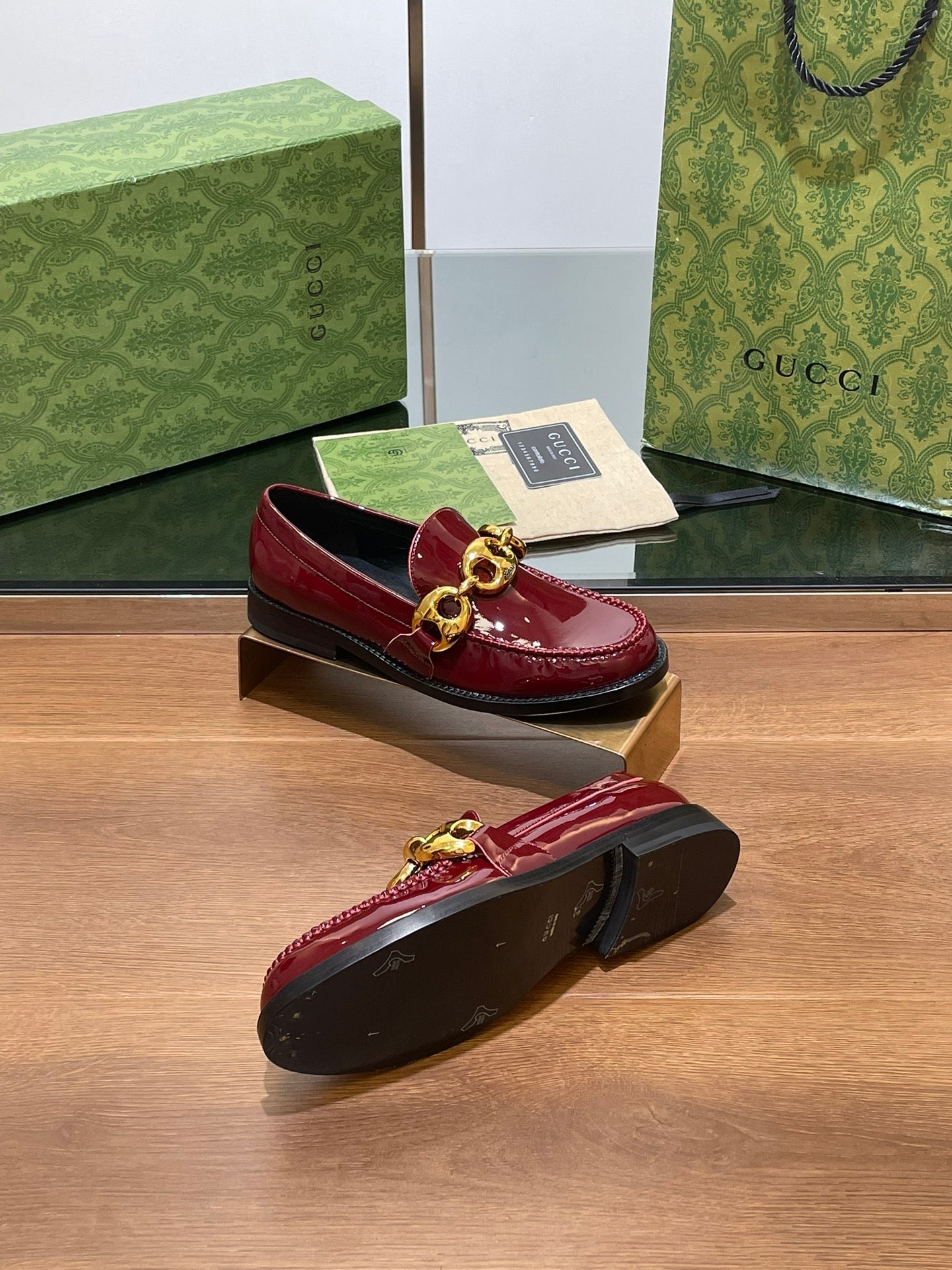 GG LOAFER SHOES IN BLOOD RED CALFSKIN WITH GOLD HARDWARE