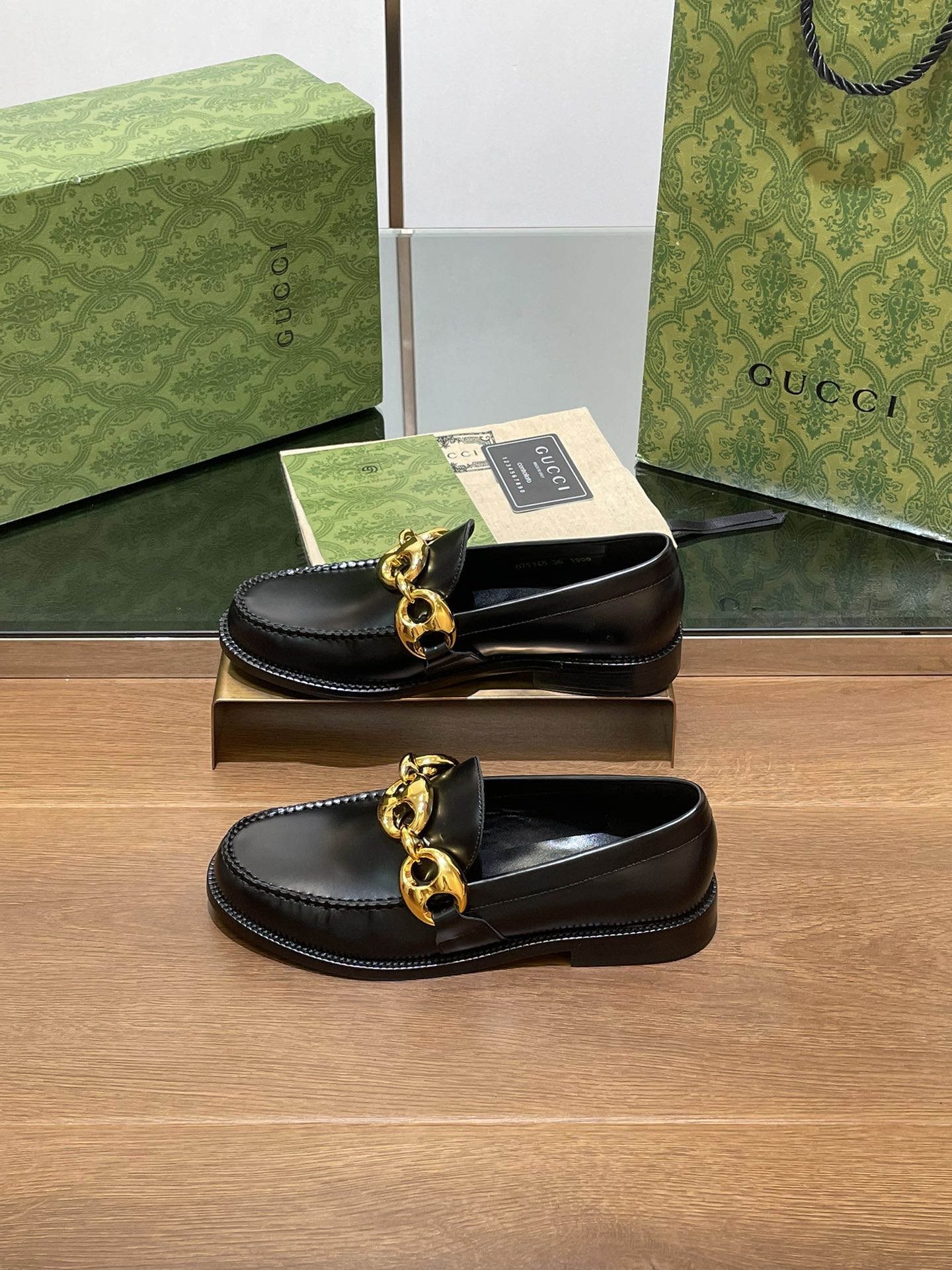 GG LOAFER SHOES IN BLACK CALFSKIN WITH GOLD HARDWARE