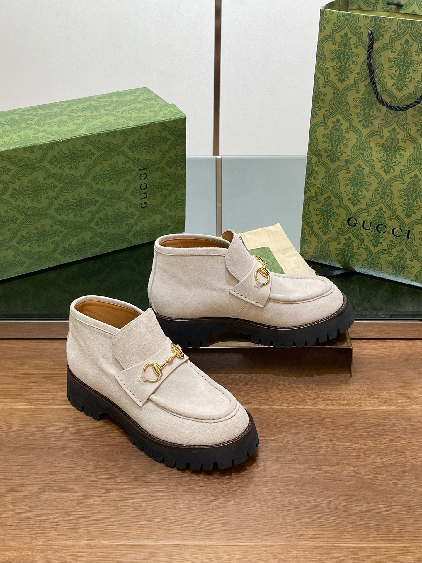 GG WOMEN'S HORSEBIT ANKLE BOOTS 4.5CM IN WHITE SUEDE