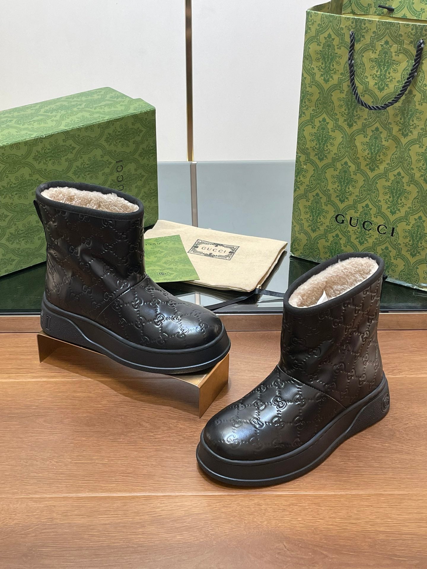 GG UGG BOOTS IN BLACK EMBOSSED DEERSKIN AND BEIGE WOOL LINING