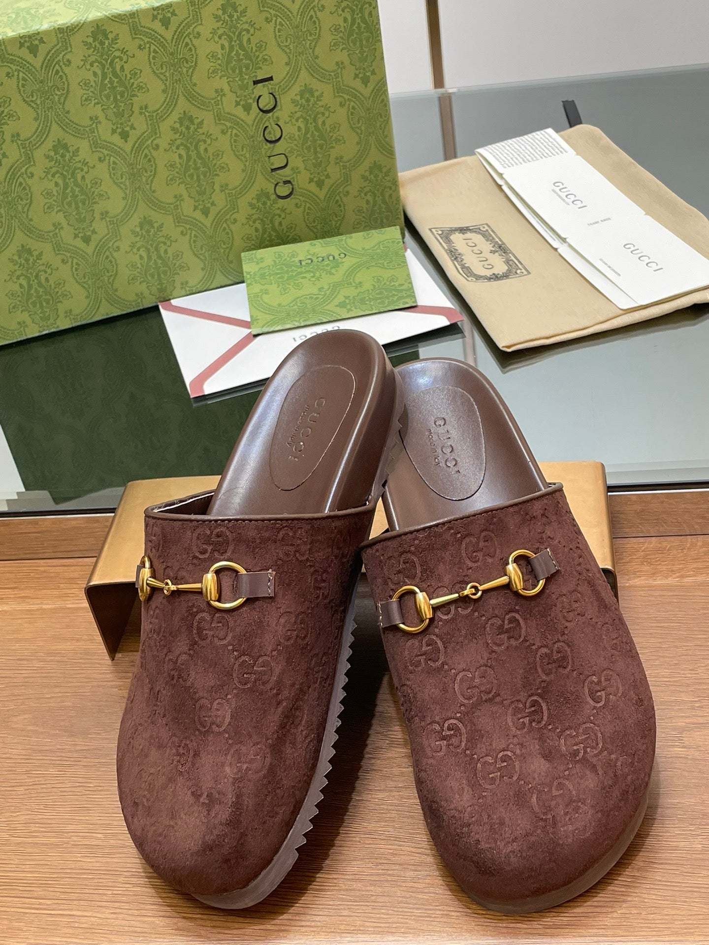 GG HORSEBIT MULE IN CHOCOLATE BROWN EMBOSSED SUEDE AND SHEEPSKIN LINING