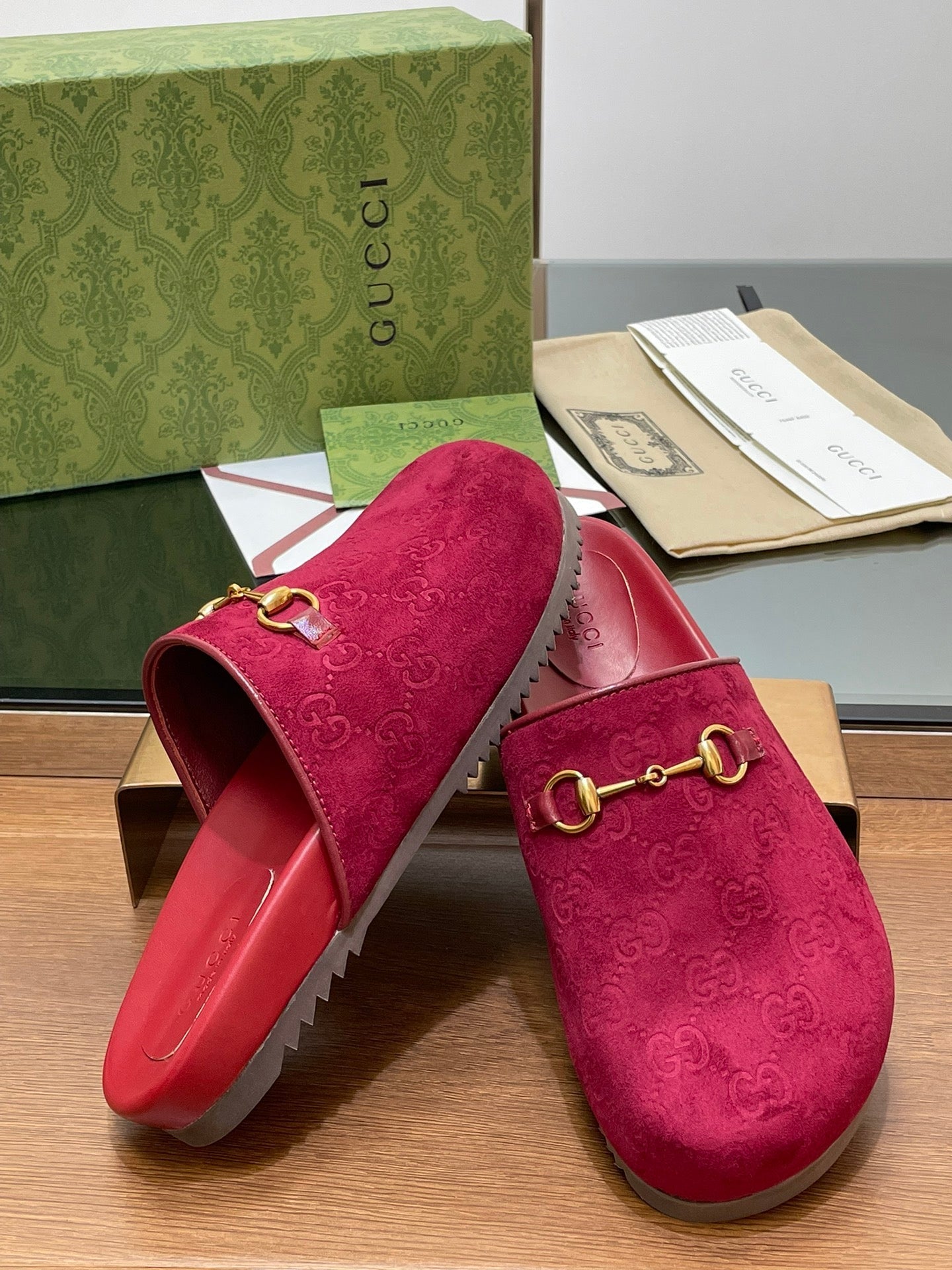 GG HORSEBIT MULE IN RED PINK EMBOSSED SUEDE AND SHEEPSKIN LINING