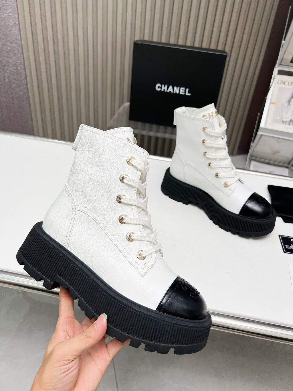 SHORT BOOTS IN WHITE MIX BLACK COWHIDE