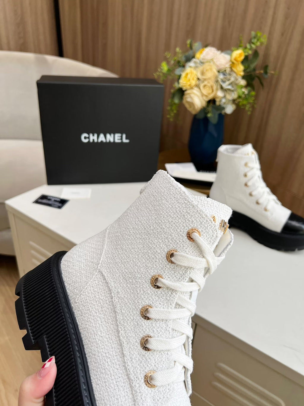 SHORT BOOTS IN WHITE TWEED AND BLACK CALFSKIN