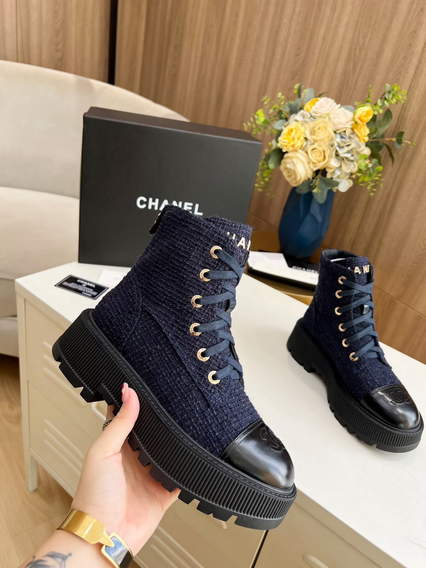 SHORT BOOTS IN DENIM BLUE TWEED AND BLACK CALFSKIN