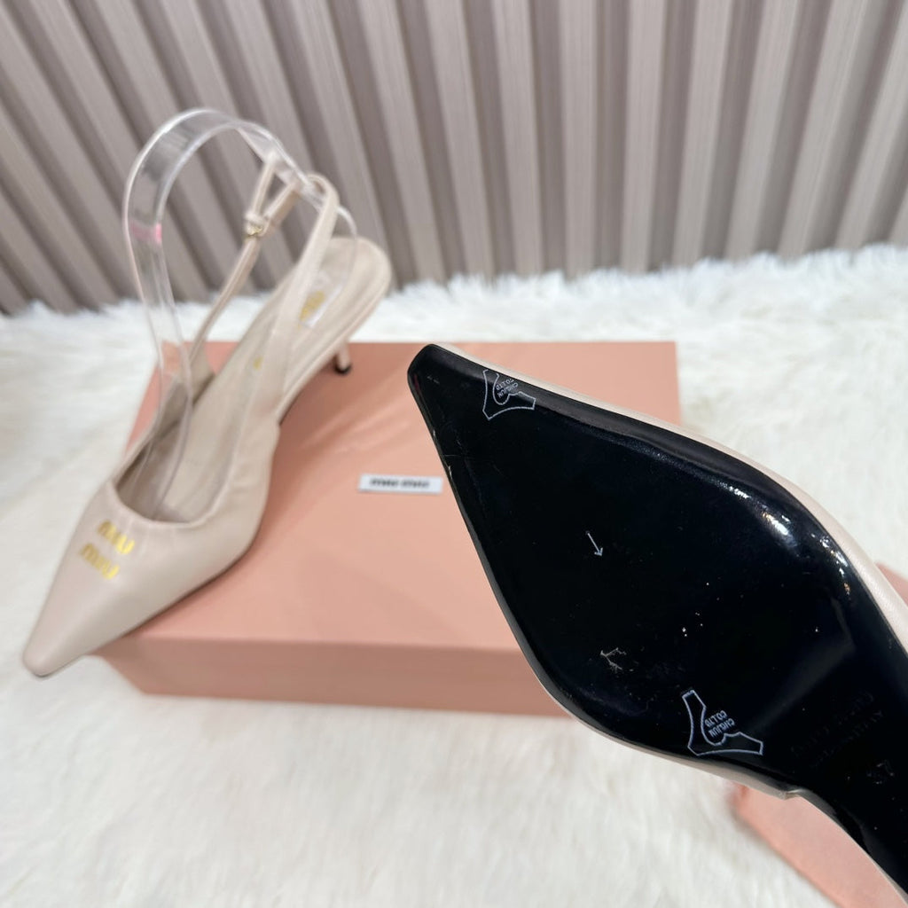 POINTED-TOE SLINGBACK IN BEIGE LAMBSKIN