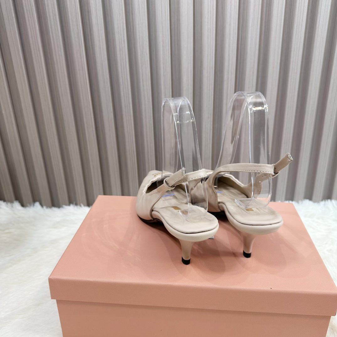 POINTED-TOE SLINGBACK IN BEIGE LAMBSKIN
