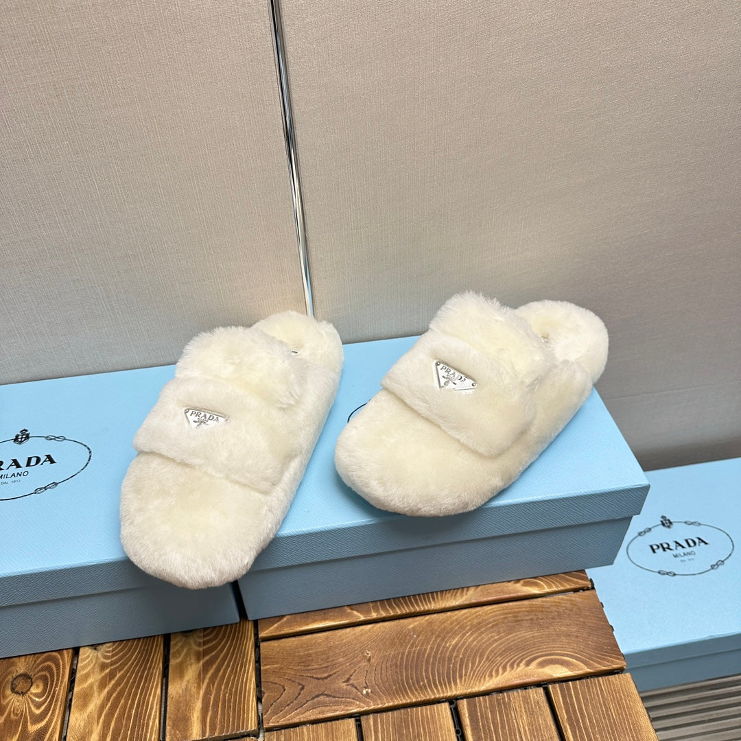 FLAT MULES IN WHITE RABBIT FUR