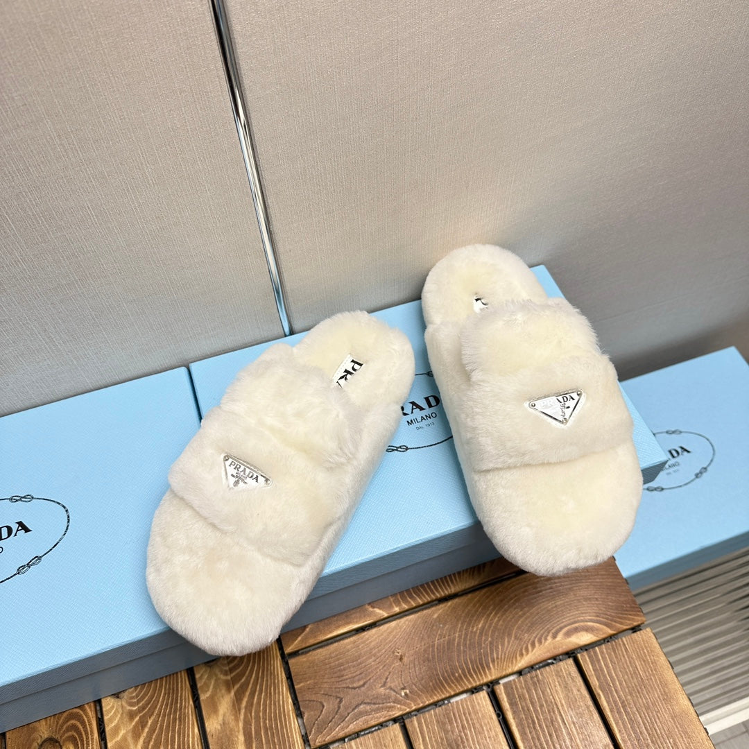FLAT MULES IN WHITE RABBIT FUR