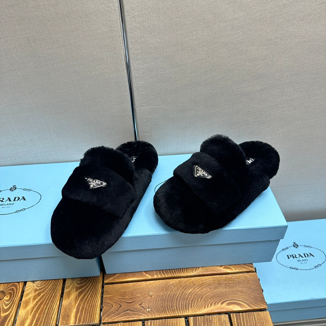 FLAT MULES IN BLACK RABBIT FUR