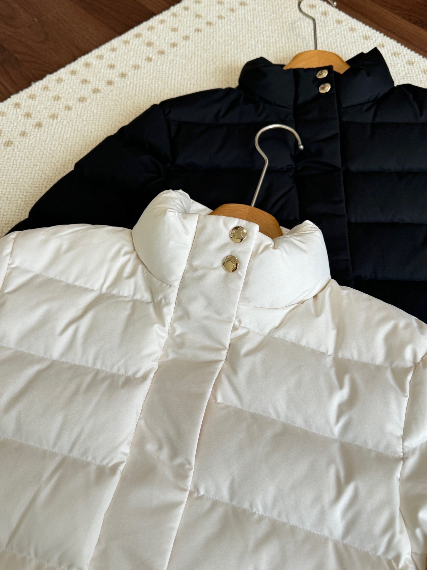 MONCLER 25S LIGHTWEIGHT STAND-COLLAR DOWN JACKET 221