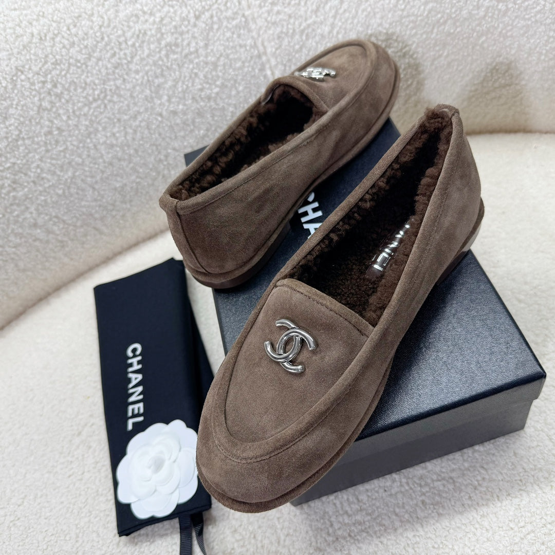 LOAFER IN CHOCOLATE BROWN SUEDE AND WOOL LINING