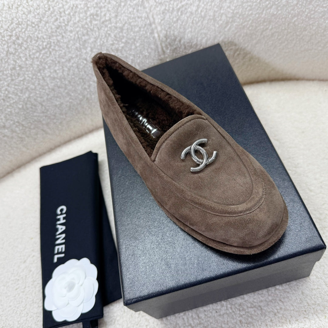 LOAFER IN CHOCOLATE BROWN SUEDE AND WOOL LINING