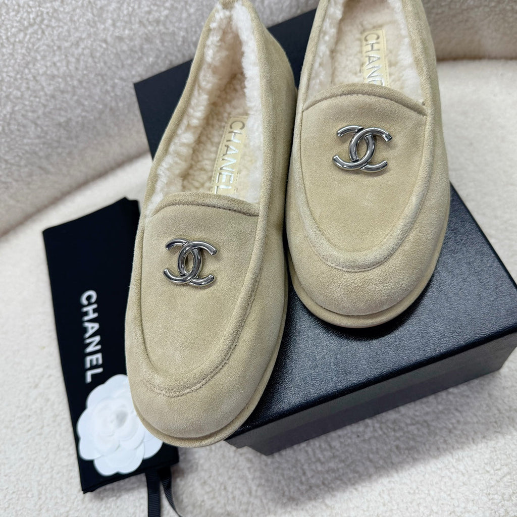 LOAFER IN ECRU TAN SUEDE AND WOOL LINING