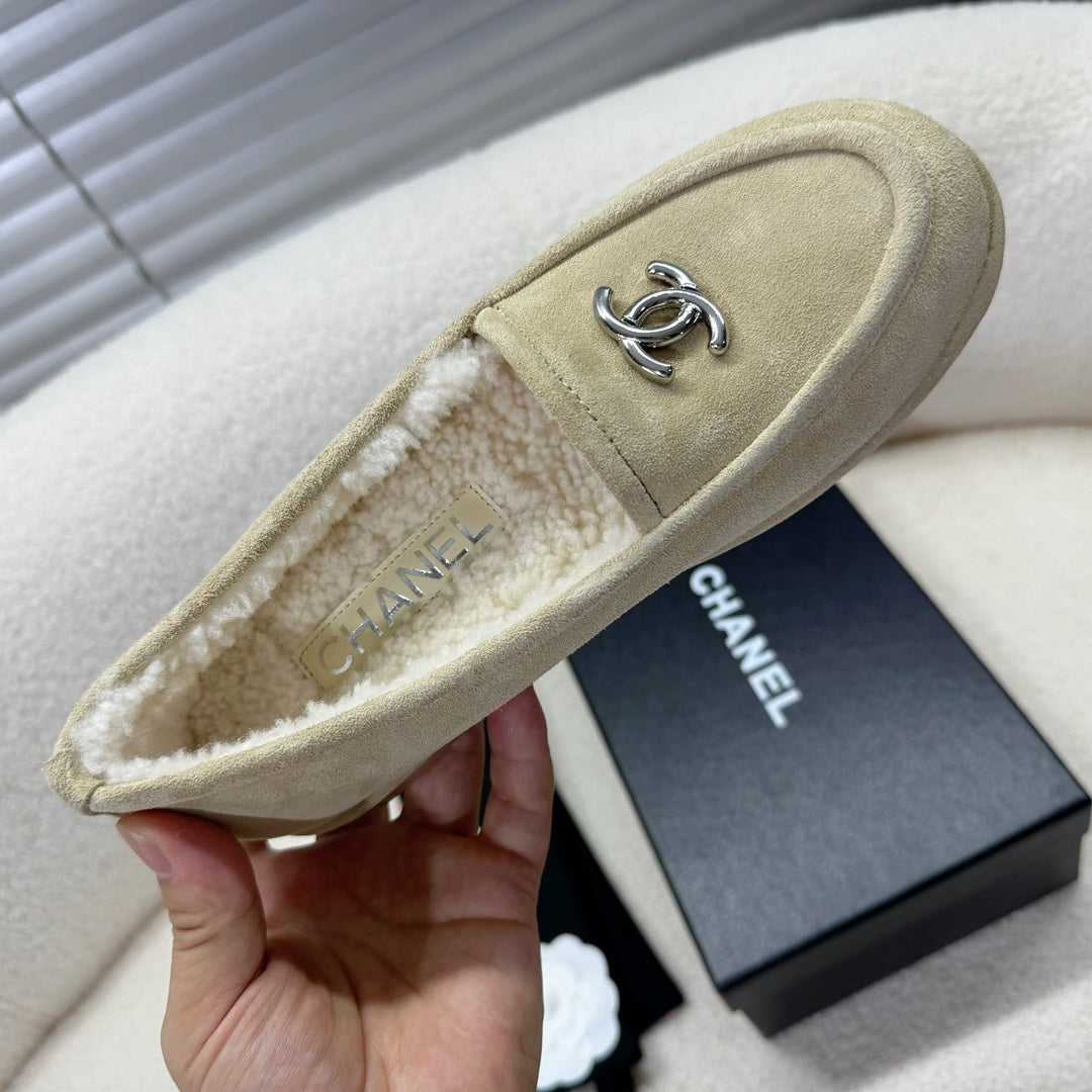 LOAFER IN ECRU TAN SUEDE AND WOOL LINING