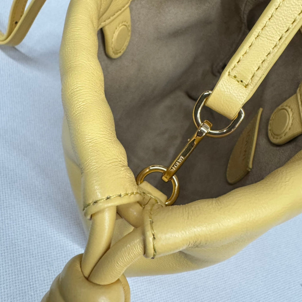 LOE 23 FLAMENCO PURSE BUCKET IN YELLOW LAMBSKIN