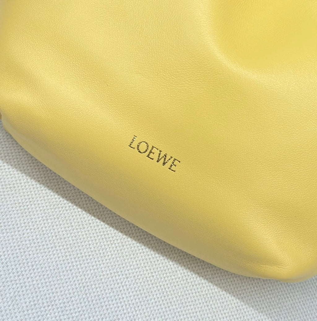 LOE 23 FLAMENCO PURSE BUCKET IN YELLOW LAMBSKIN