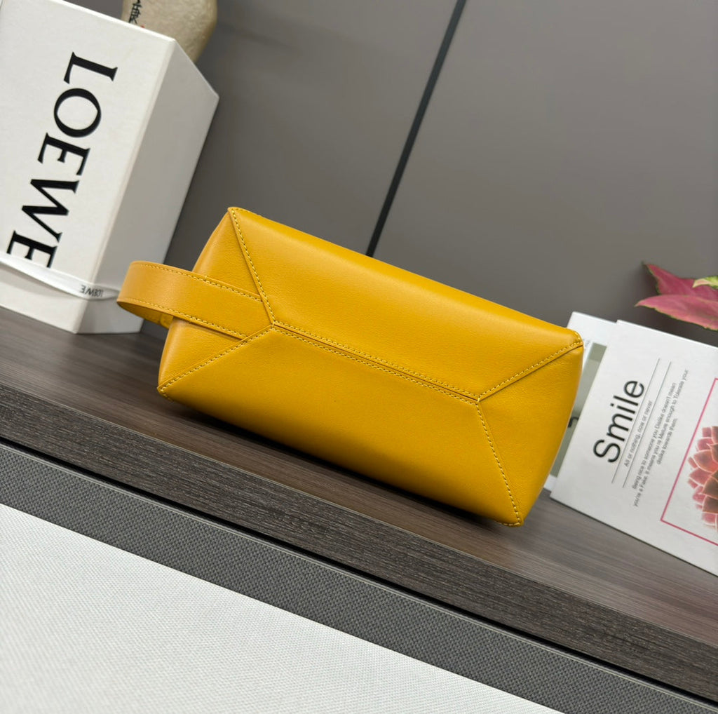 PUZZLE FOLD WASH 22 BAG IN BANANA YELLOW SHINY CALFSKIN