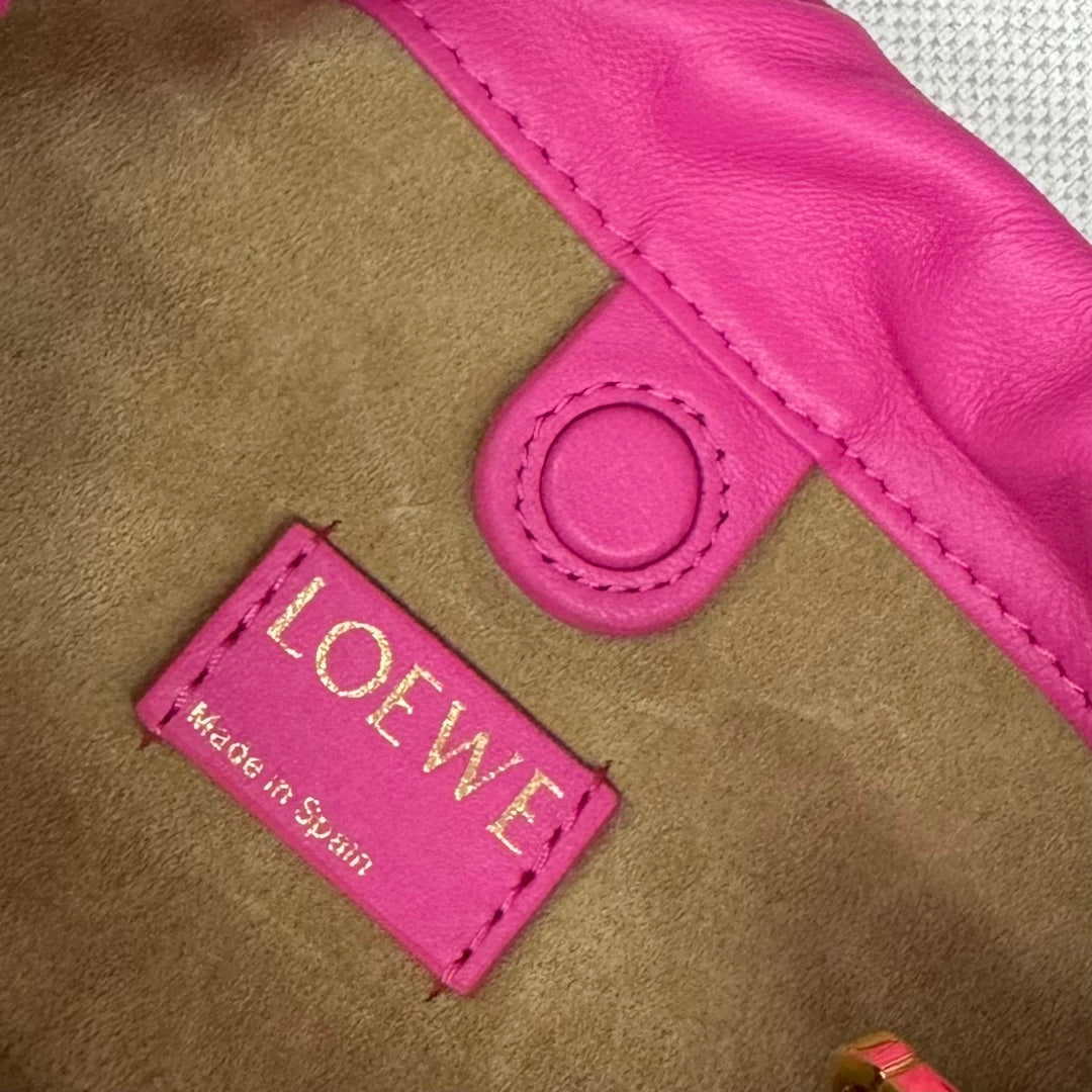 LOE 23 FLAMENCO PURSE BUCKET IN FUSICA PINK LAMBSKIN