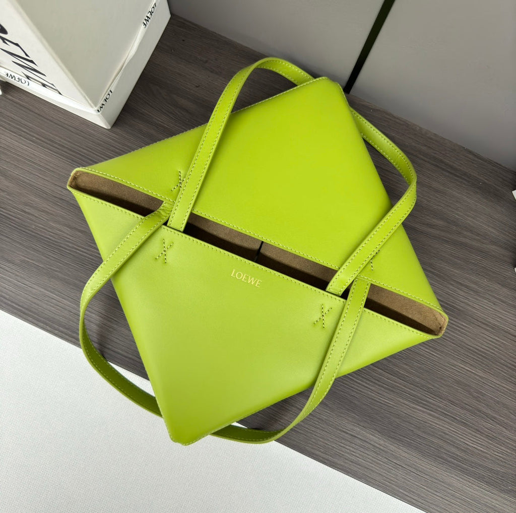 LOE 31 FUZZLE FOLD IN GREEN CHARTREUSE CALFSKIN