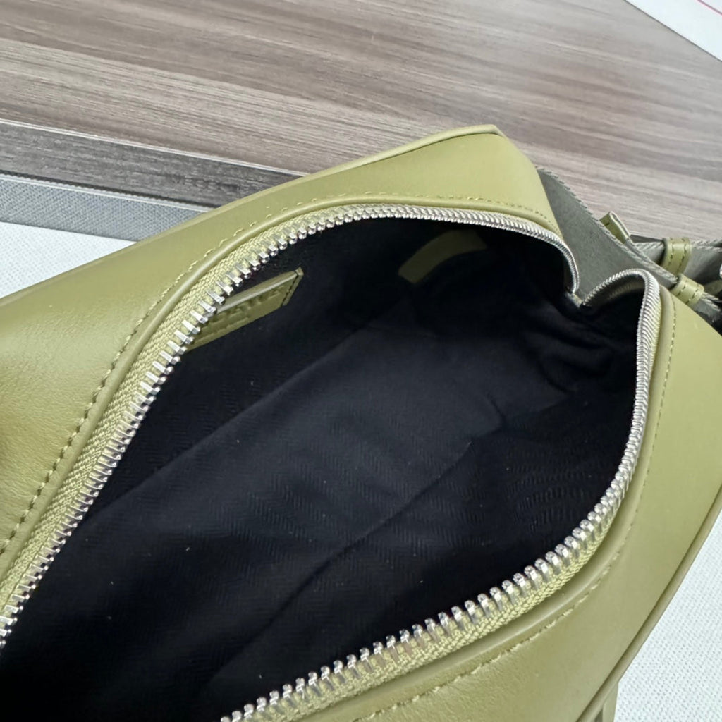 CONVERTIBLE SLING 32 IN OLIVE GREEN CLASSIC CALFSKIN