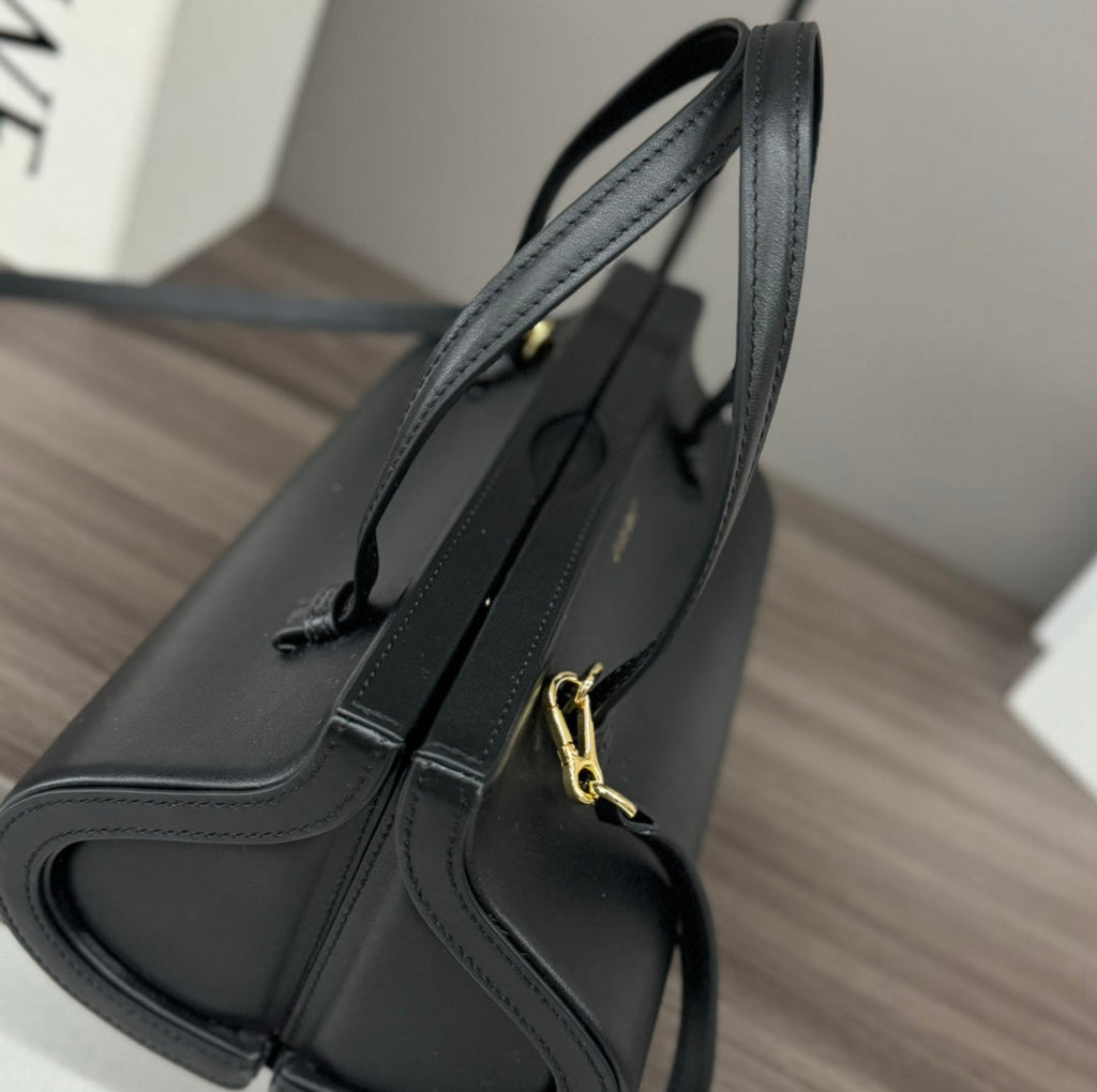 CYLINDER BAG 25 IN BLACK CALFSKIN