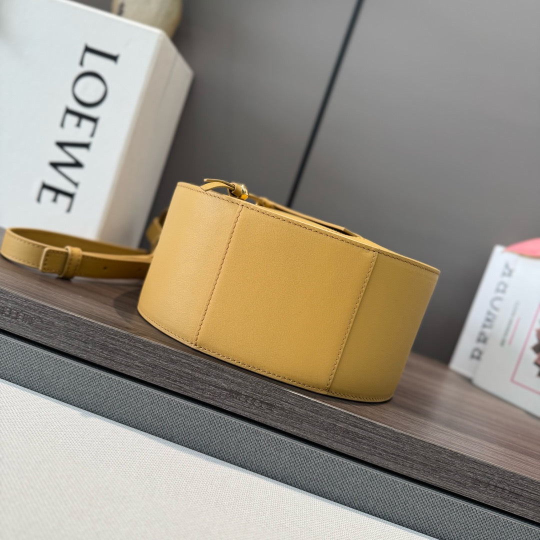 HAMMOCK SLICE 25 BAG IN SAND YELLOW SHINY CALFSKIN