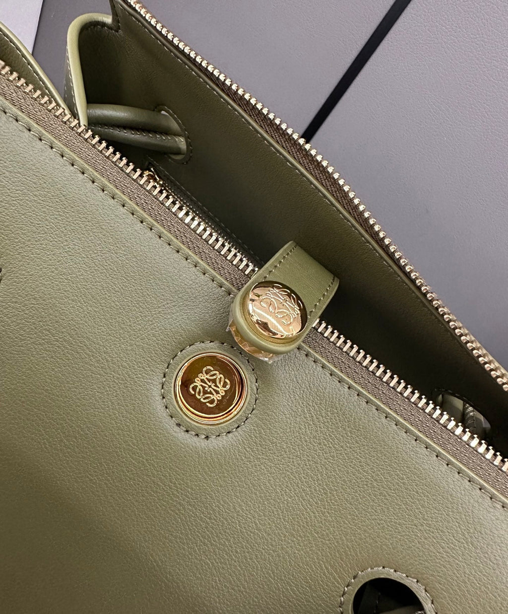 LOEWE 25S MEDIUM MADRID BAG 23 IN OLIVE GREEN CALFSKIN GOLD HARDWARE