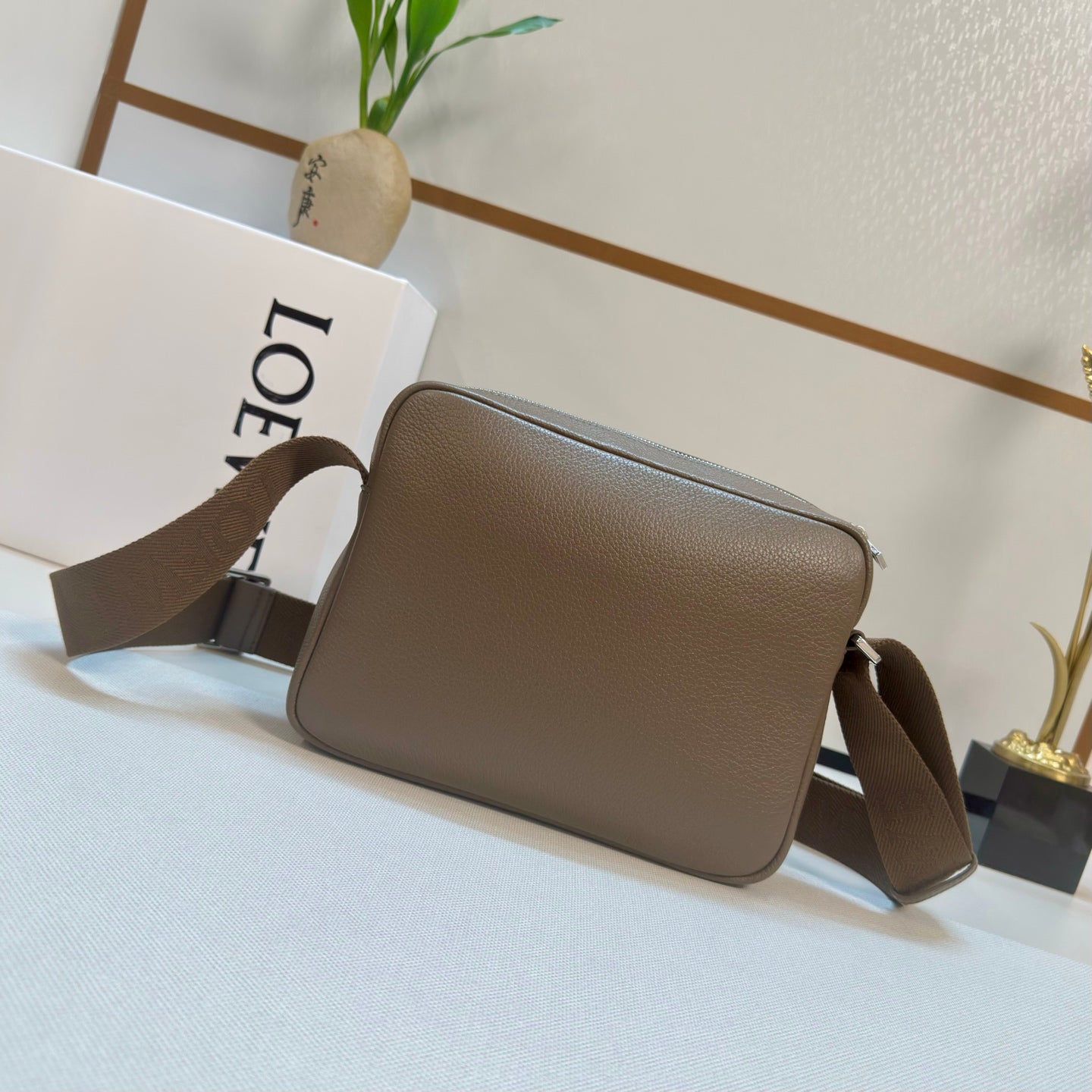 LOEWE 25S PEBBLE BAG 23 IN DARK TAUPE CALFSKIN SILVER HARDWARE