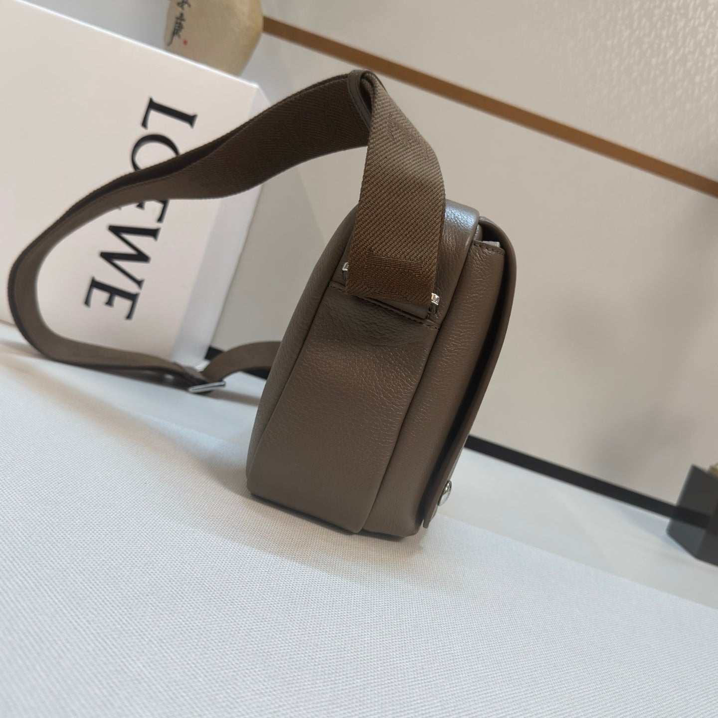 LOEWE 25S PEBBLE BAG 23 IN DARK TAUPE CALFSKIN SILVER HARDWARE