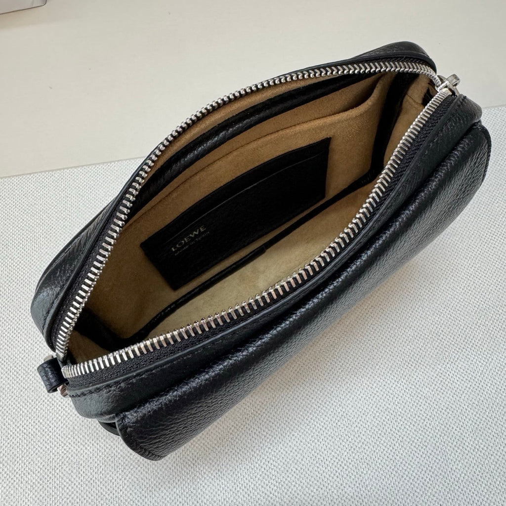 LOEWE 25S PEBBLE BAG 20 IN BLACK CALFSKIN SILVER HARDWARE