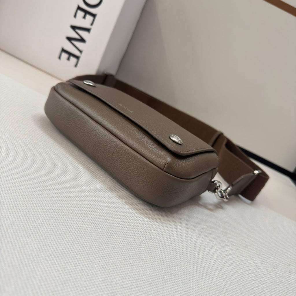 LOEWE 25S PEBBLE BAG 20 IN DARK TAUPE CALFSKIN SILVER HARDWARE