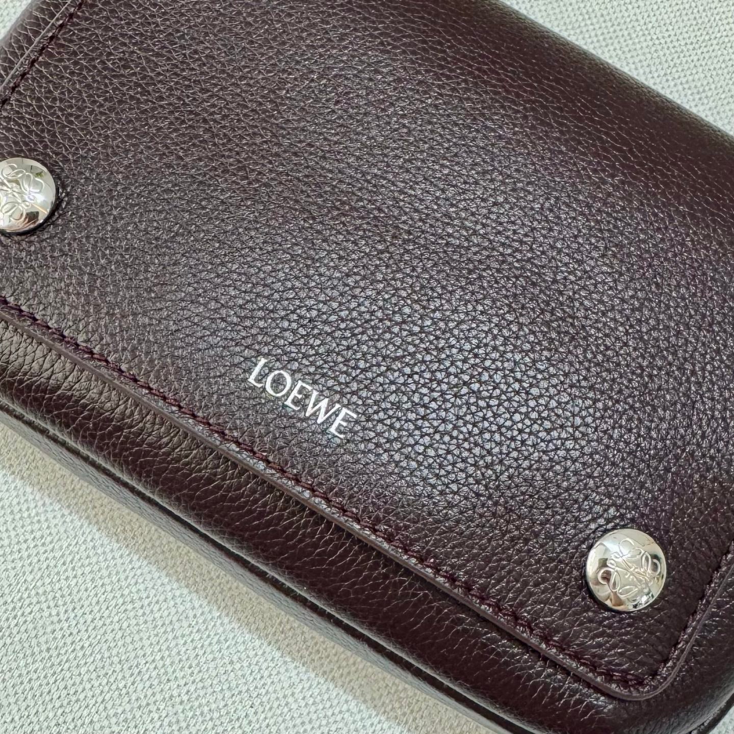 LOEWE 25S PEBBLE BAG 20 IN DARK ROSEWOOD CALFSKIN SILVER HARDWARE
