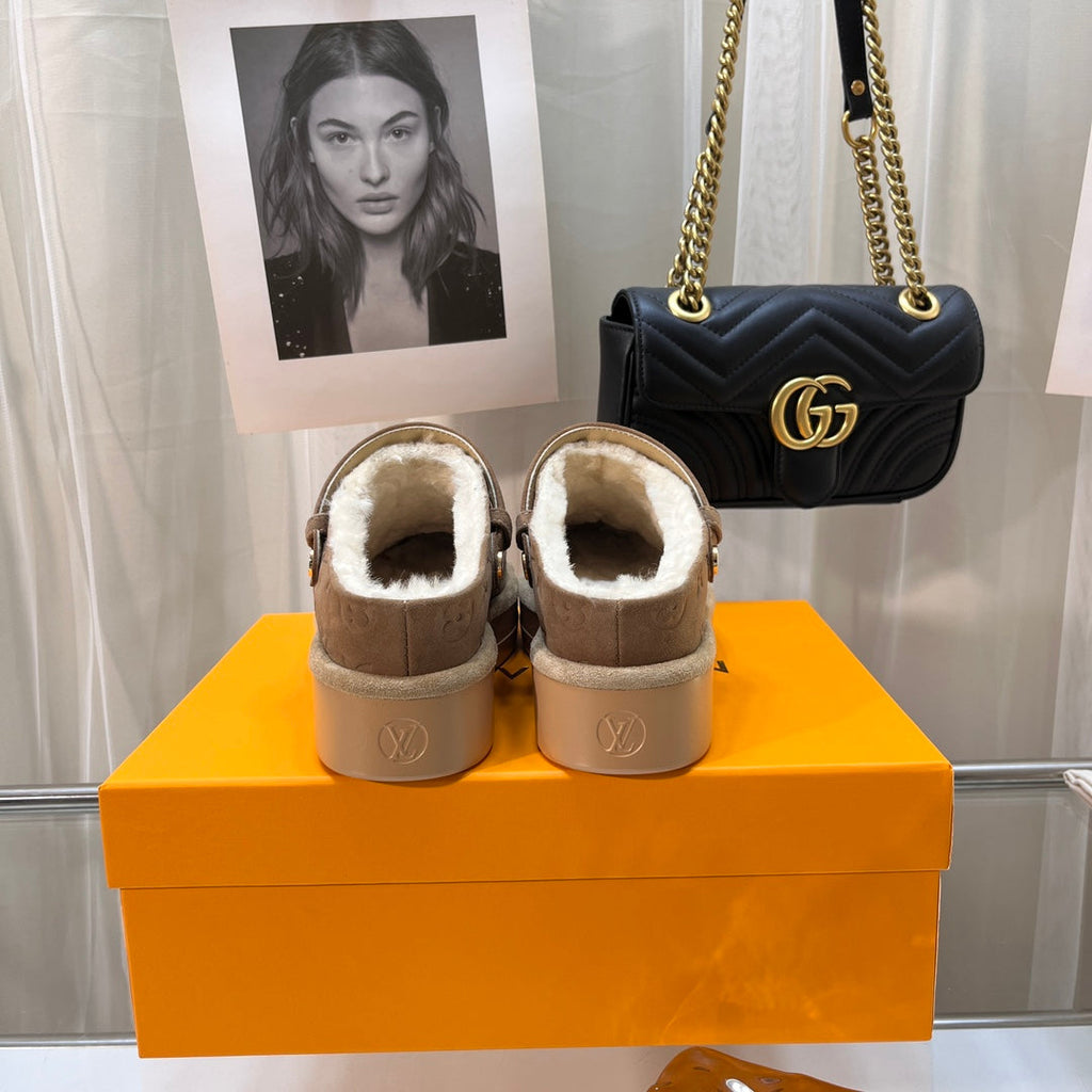 LV WOMEN'S COSY FLAT COMFORT CLOGS IN ASH BROWN MONOGRAM SUEDE