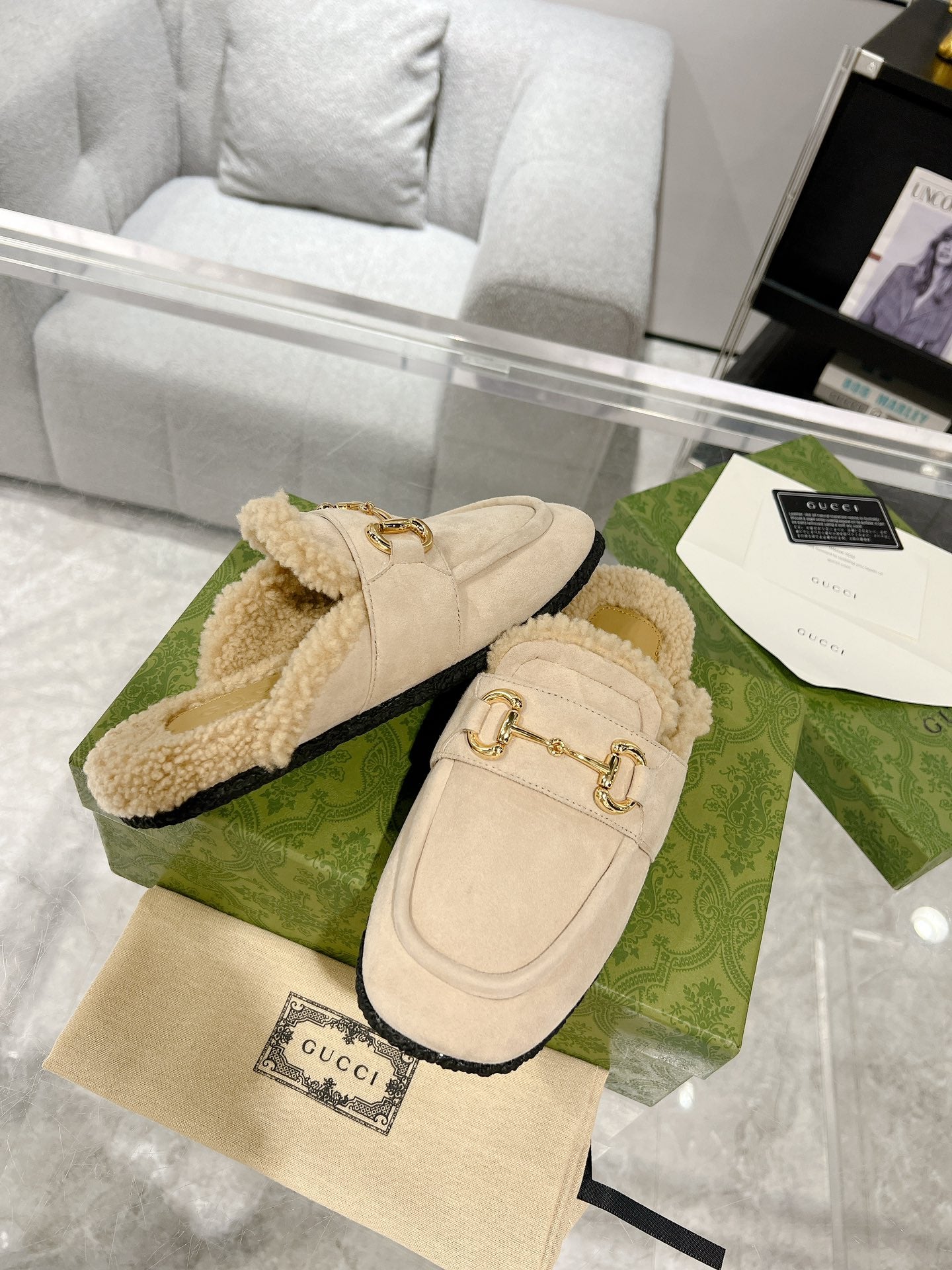 HORSEBIT MULE IN BEIGE SUEDE AND FLEECE LINING