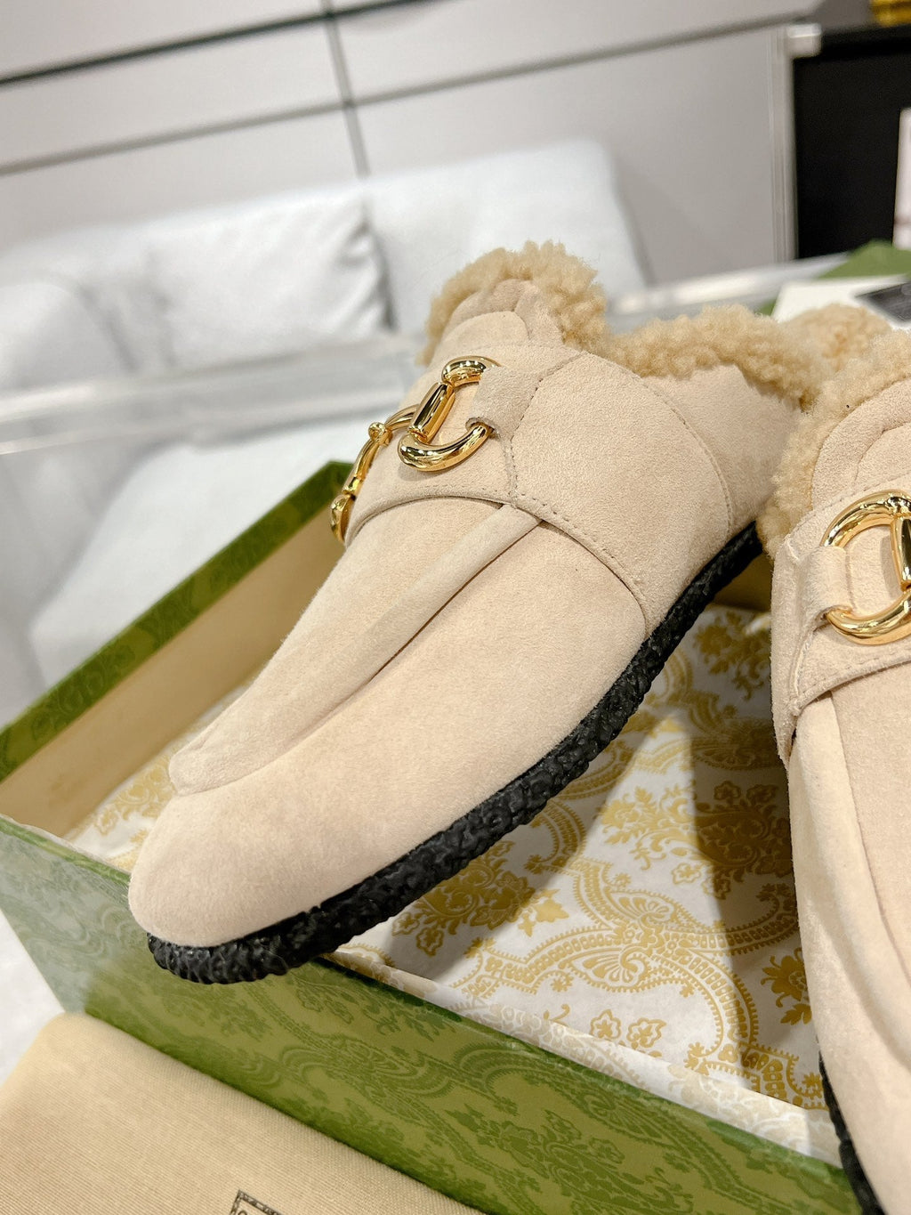 HORSEBIT MULE IN BEIGE SUEDE AND FLEECE LINING