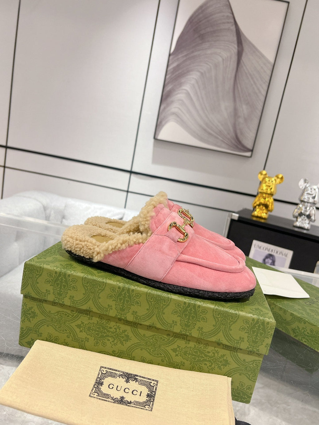 HORSEBIT MULE IN SALMON PINK SUEDE AND FLEECE LINING