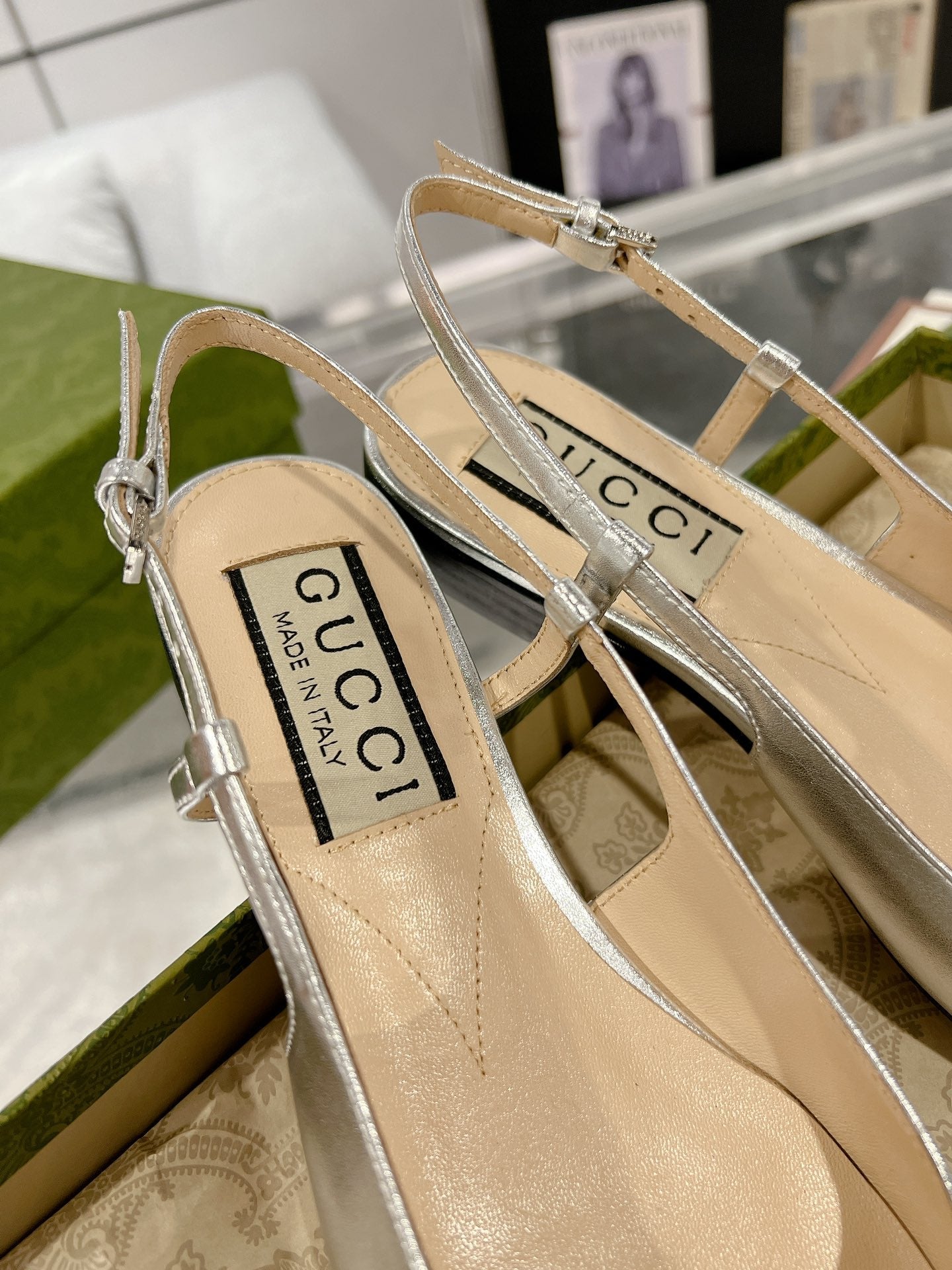 METALIC SLINGBACK FLATS IN SILVER CALFSKIN