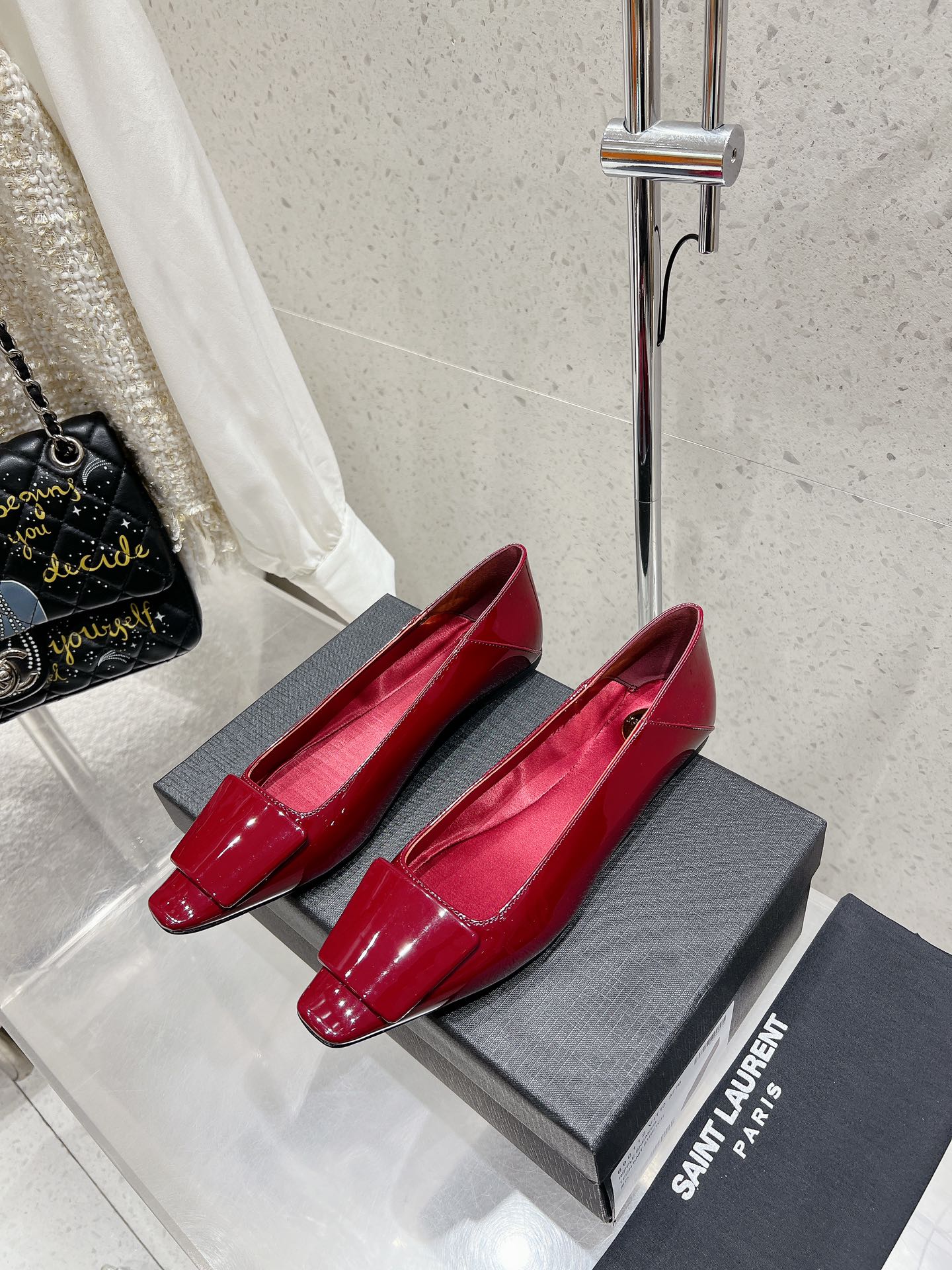 BALLERINA FLATS IN RUBY RED PATENT CALFSKIN
