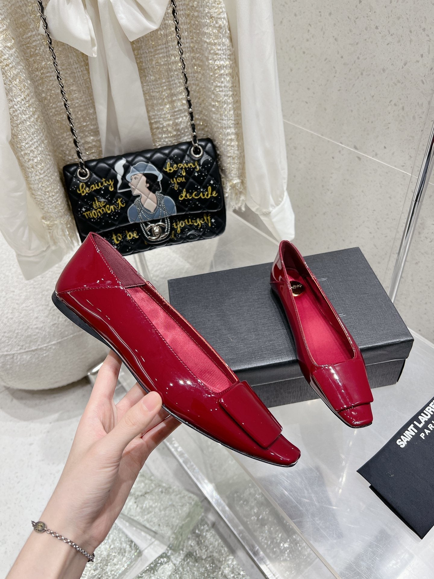 BALLERINA FLATS IN RUBY RED PATENT CALFSKIN