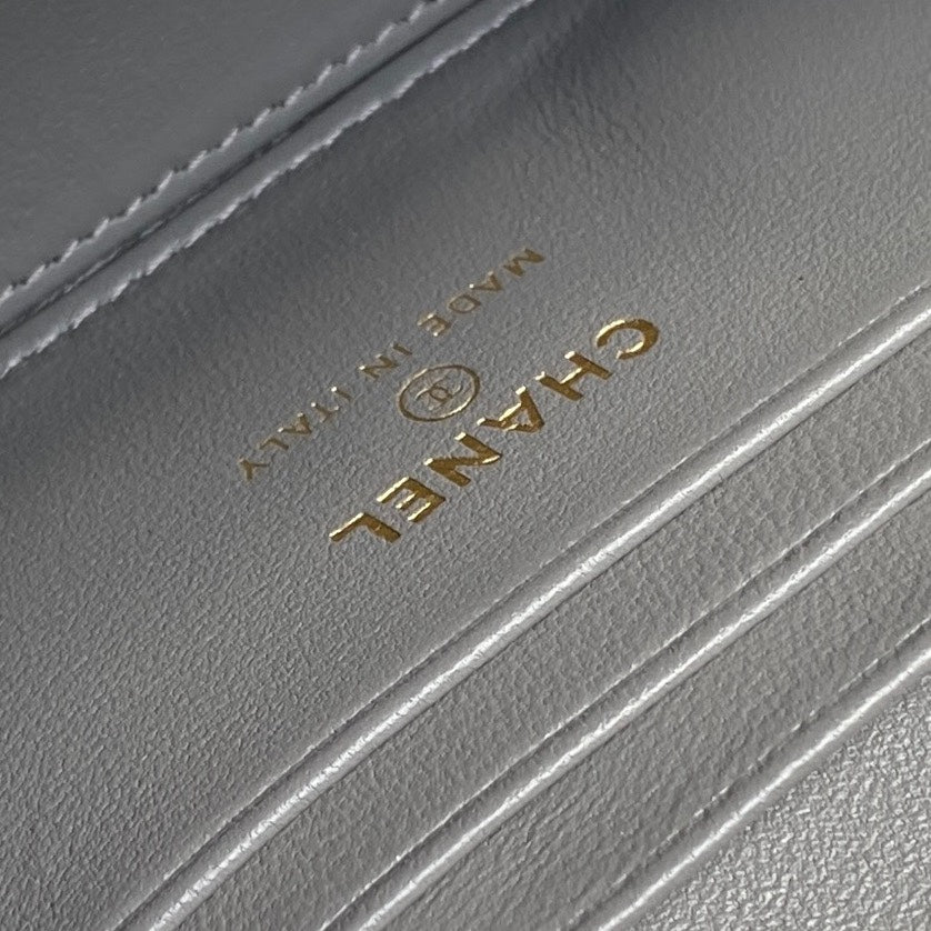 CHANEL 25S VANITY CASE 17 IN CHARCOAL GRAY PATENT CALFSKIN GOLD HARDWARE